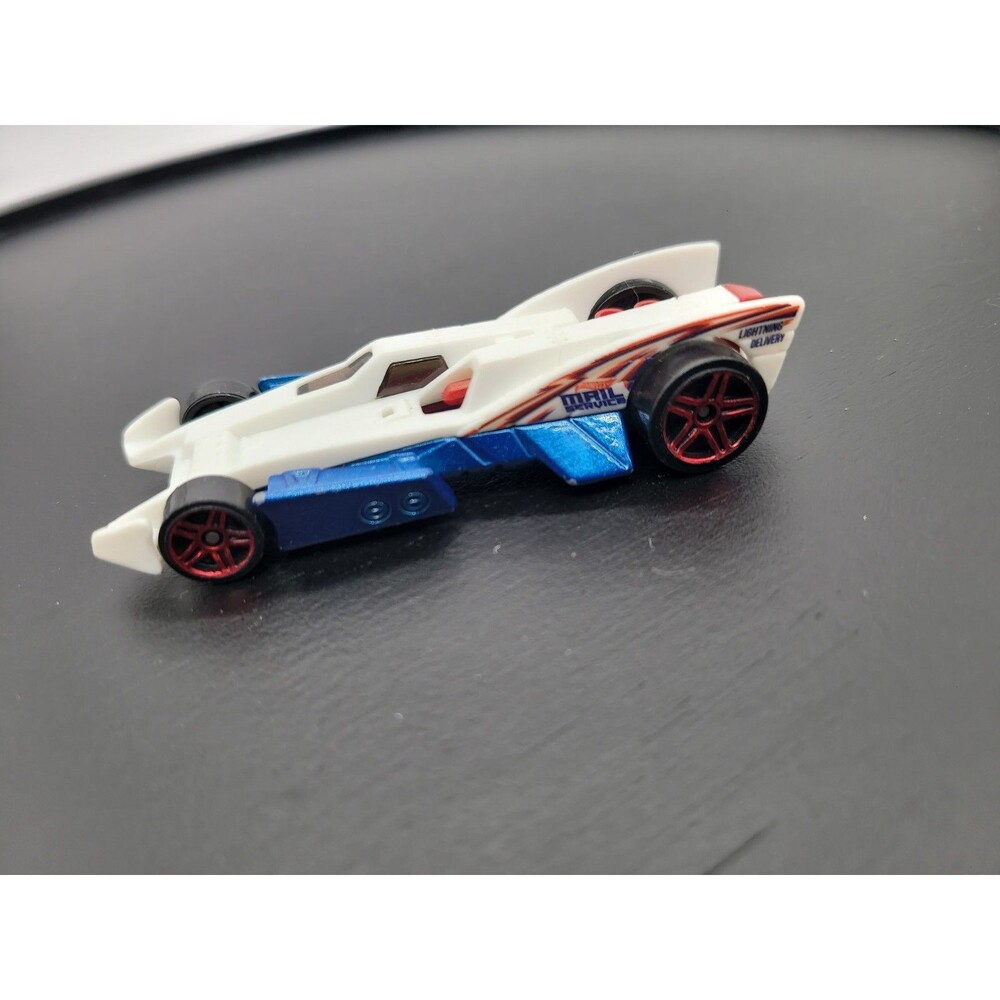 2018 HW City Design RD-10 white/blue/red pr5 Mail Service Hot Wheels